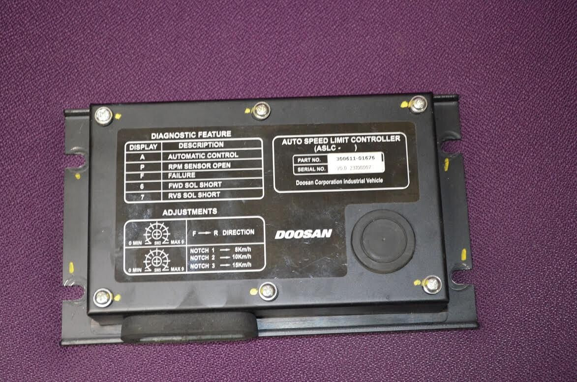 Daewoo Doosan 300611-01676 Controller Assy.